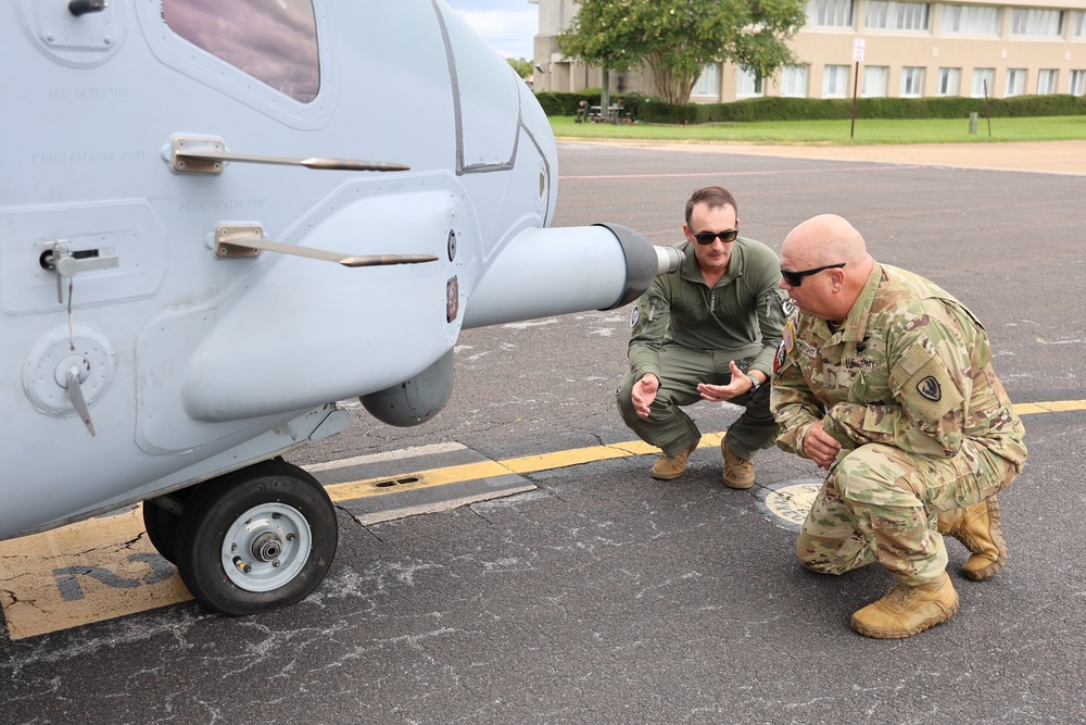 Army Aviators Gain Tiltrotor Experience in MV-22 to Shape MV-75 Doctrine