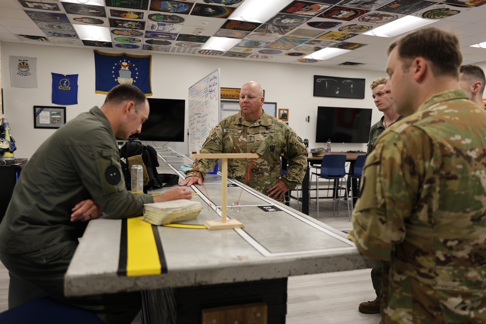 Army Aviators Gain Tiltrotor Experience in MV-22 to Shape MV-75 Doctrine