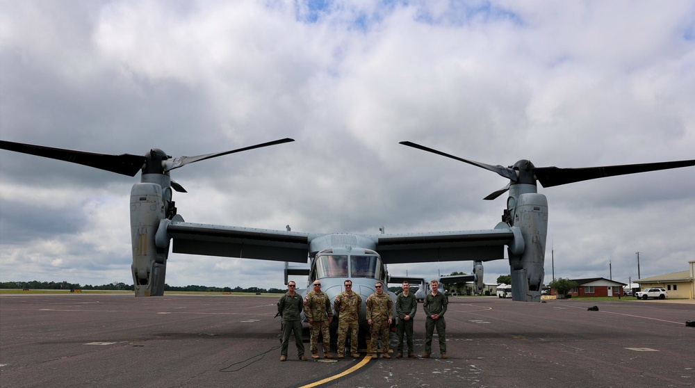Army Aviators Gain Tiltrotor Experience in MV-22 to Shape MV-75 Doctrine