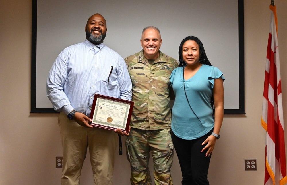 D.C. National Guard Awards Minuteman Scholarship to High School Grads