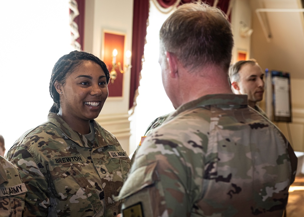 Fort Lee Community Leaders Information Forum features awards, MWR information