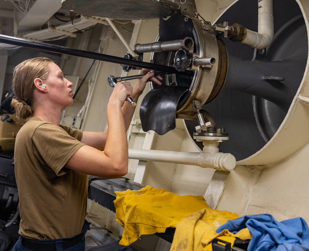 Cole Conducts Routine Operations in the Caribbean Sea