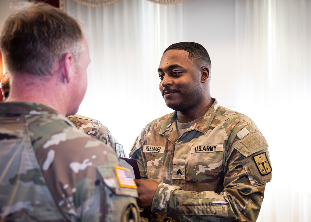 Fort Lee Community Leaders Information Forum features awards, MWR information