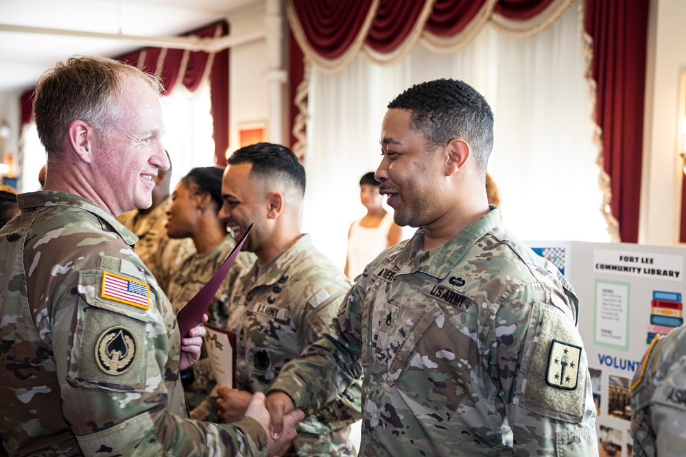 Fort Lee Community Leaders Information Forum features awards, MWR information