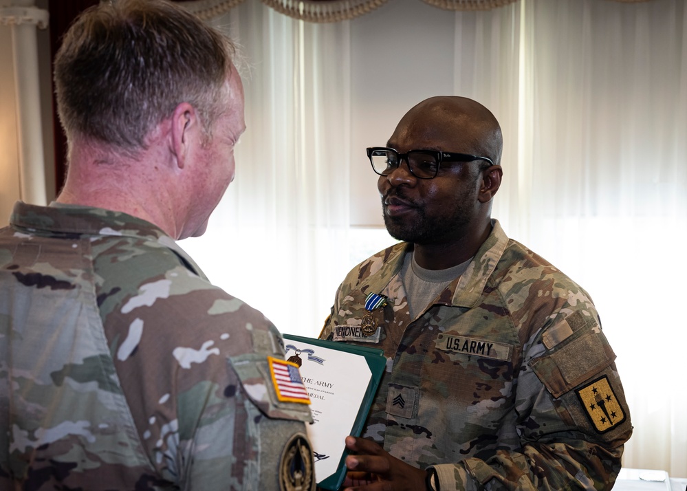 Fort Lee Community Leaders Information Forum features awards, MWR information