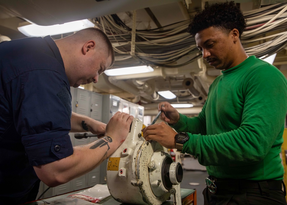 USS Gerald R. Ford (CVN 78) Sailors Conduct Maintenance