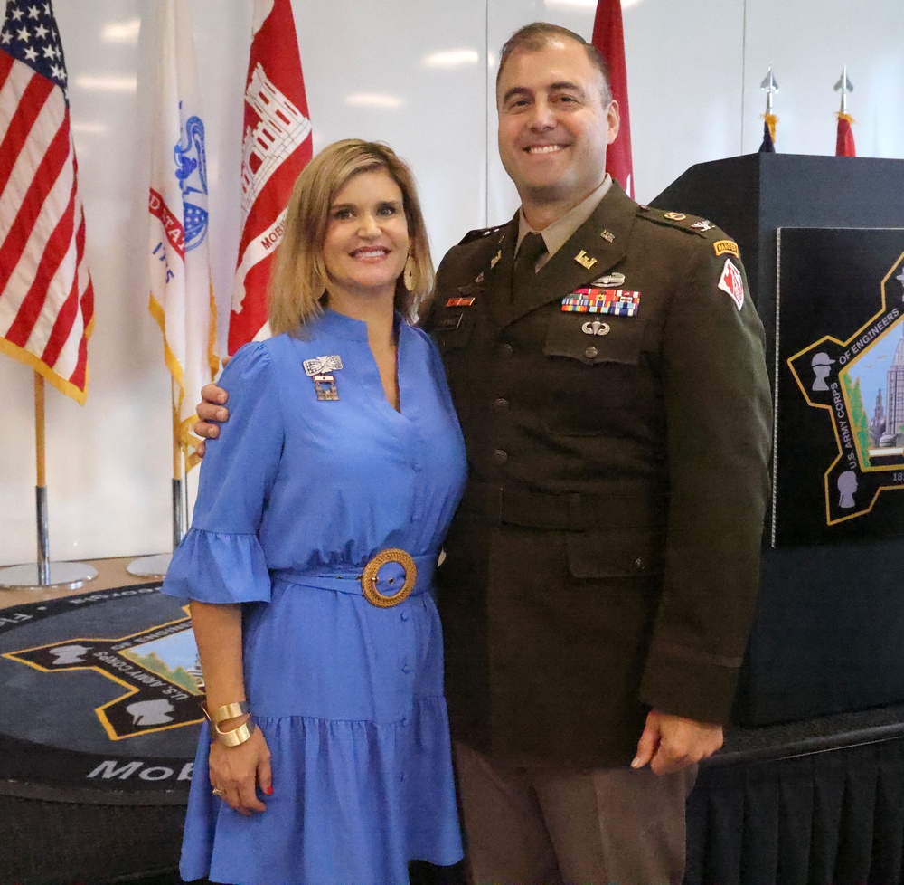 Corps of Engineers Commander Reflects on Career as He Retires