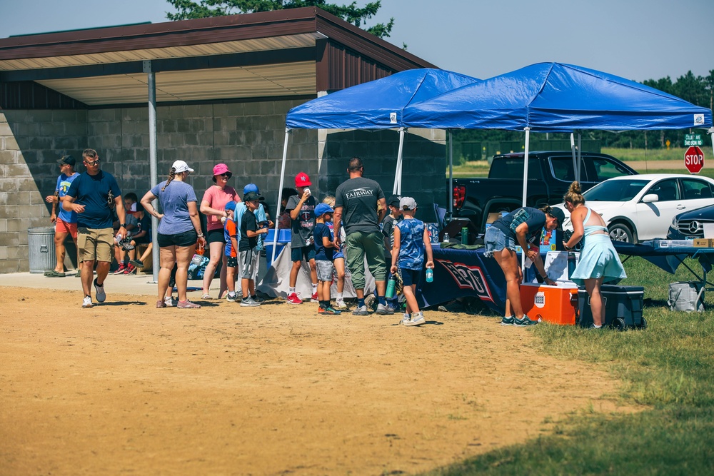 Minnesota Twins Hosts Military Families Baseball Clinic at Camp Ripley