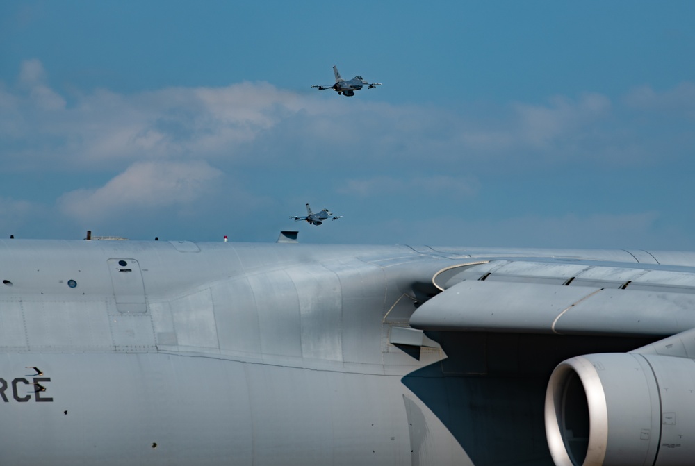 Blacksnakes perform ACE exercise with Dover C-5M Super Galaxy