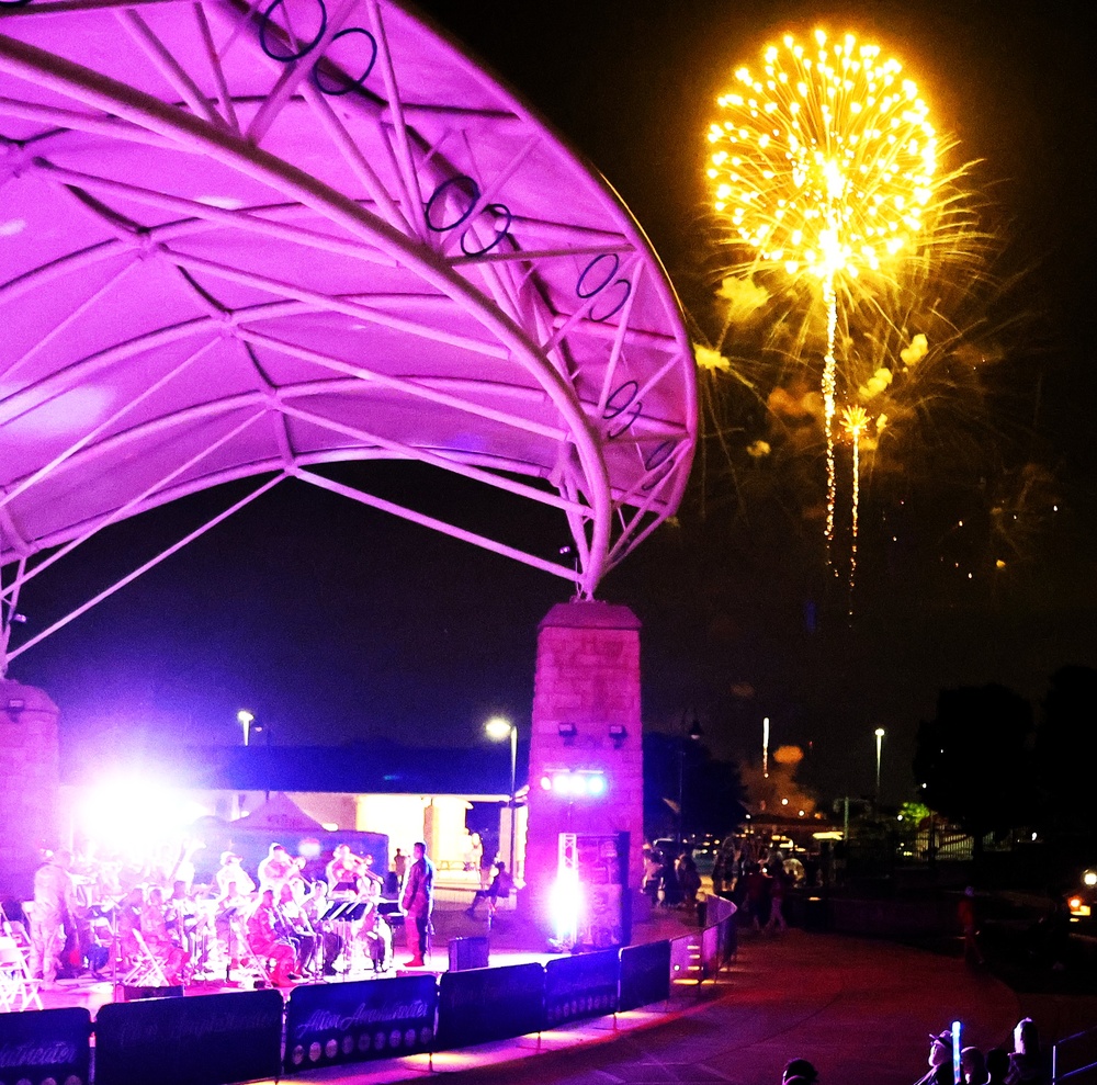 Illinois Army National Guard's 144th Army Band Returns to Alton to Rock Out