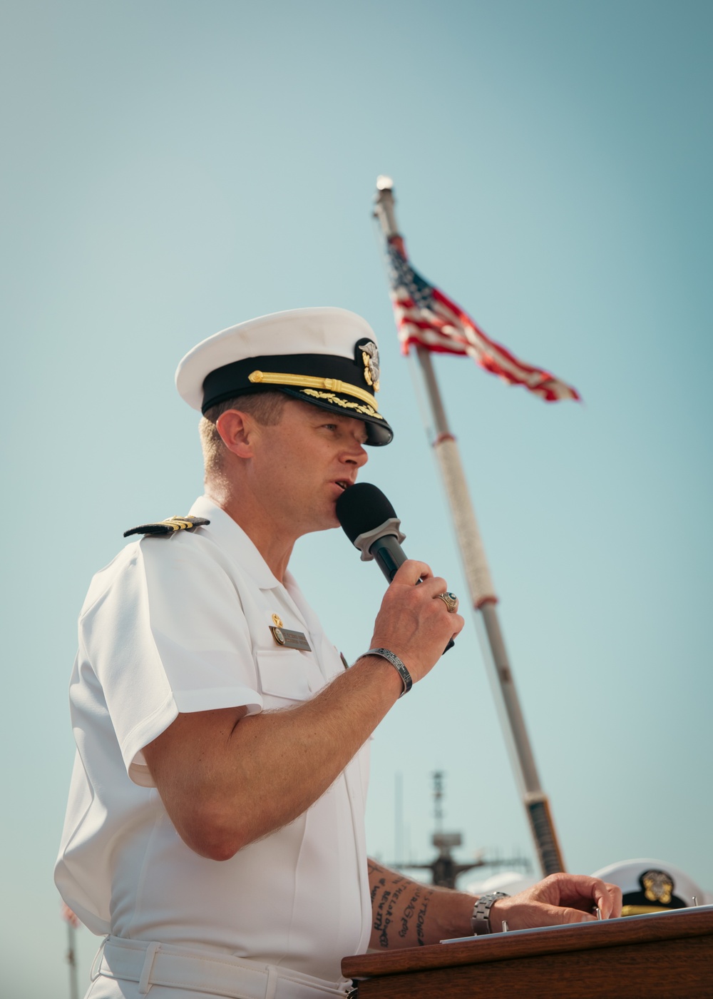 USS THOMAS HUDNER (DDG 116) HOLDS CHANGE OF COMMAND CEREMONY
