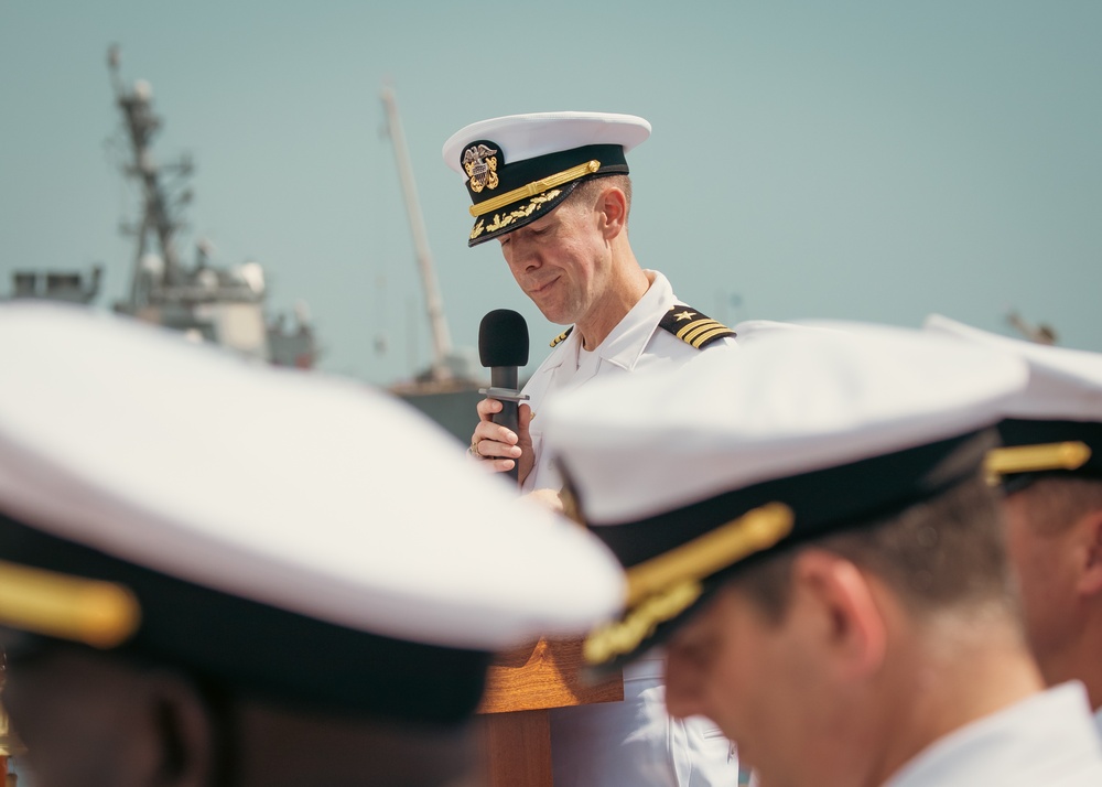 USS THOMAS HUDNER (DDG 116) HOLDS CHANGE OF COMMAND CEREMONY