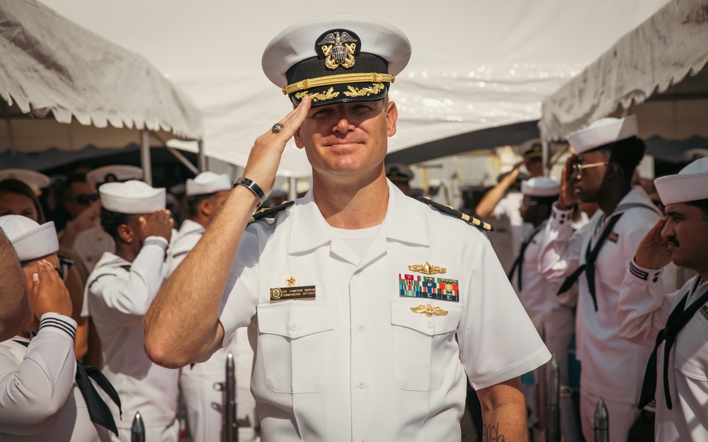 USS THOMAS HUDNER (DDG 116) HOLDS CHANGE OF COMMAND CEREMONY