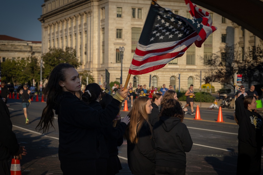 40th Annual Army Ten Miler Participants Inspired by Young Supporter Waving American Flag