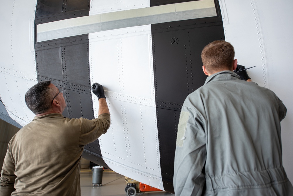 Kentucky Air Guard aircraft receives World War II stripes