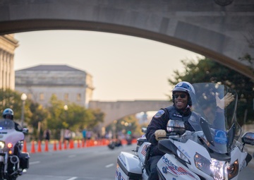 Washington D.C. Metropolitan Police Clear the Way for 40th Annual Army Ten Miler Participants