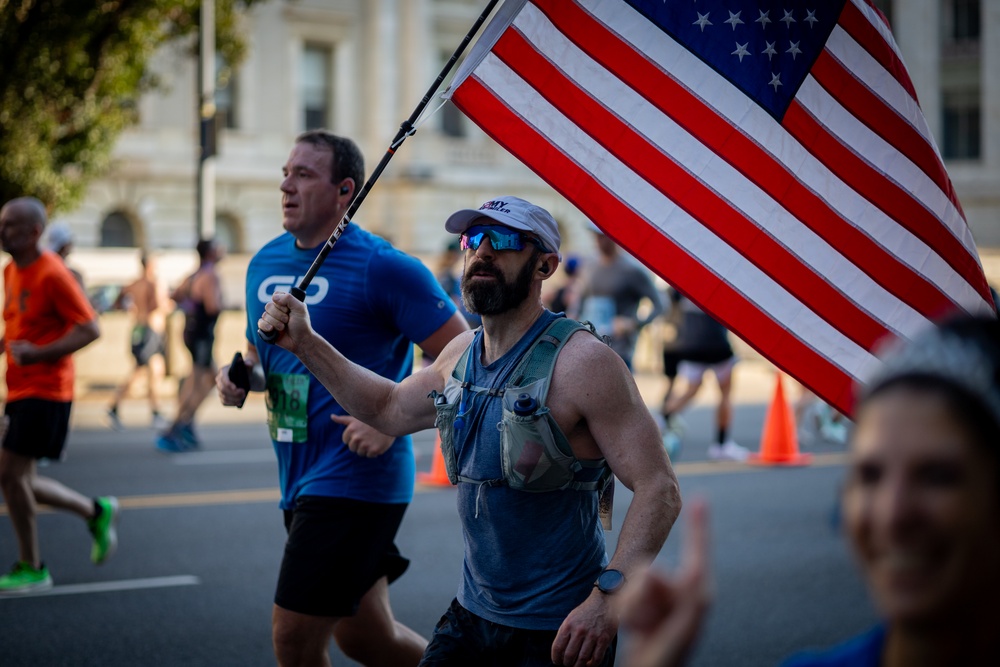 Carrying the Flag Through the 40th Army Ten Miler Carrying the Flag Through the 40th Army Ten Miler