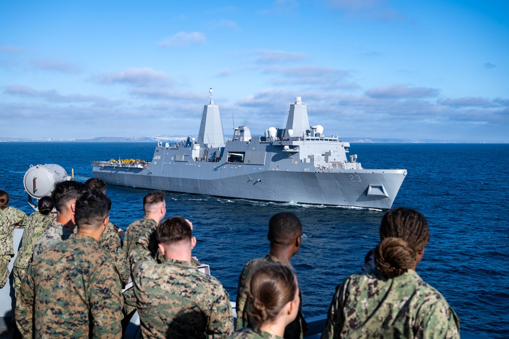 LPD to LPD: Somerset waves to Anchorage