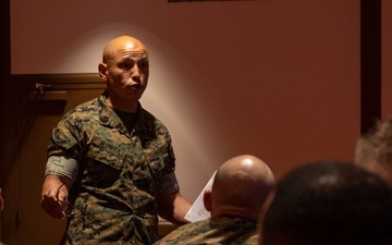Sgt. Maj. Rodney E. Nevinger meets with I MEF senior enlisted leadership