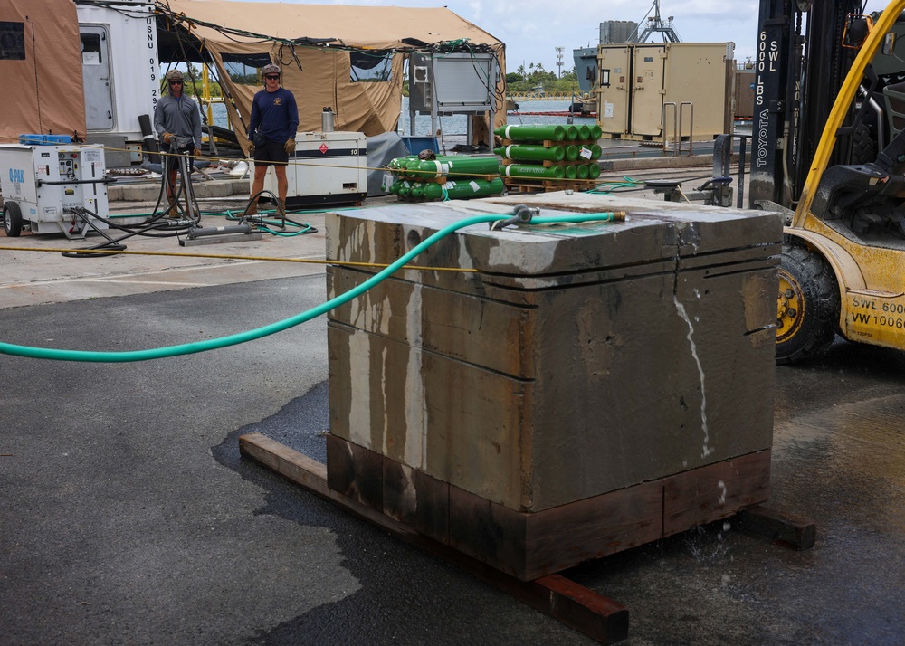 MDSU-1 divers conduct training