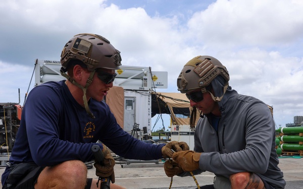 MDSU-1 divers conduct training