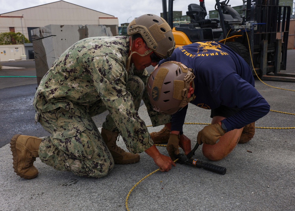 MDSU-1 divers conduct training