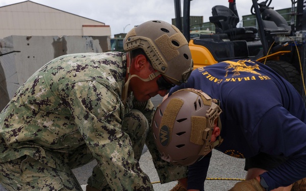 MDSU-1 divers conduct training