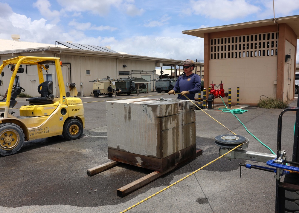 MDSU-1 divers conduct training