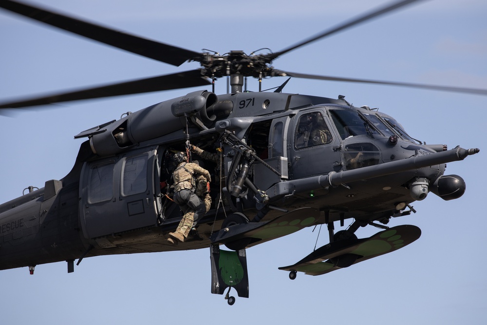 Alaska Air National Guardsmen showcase rescue demonstration during multi-agency hoist symposium