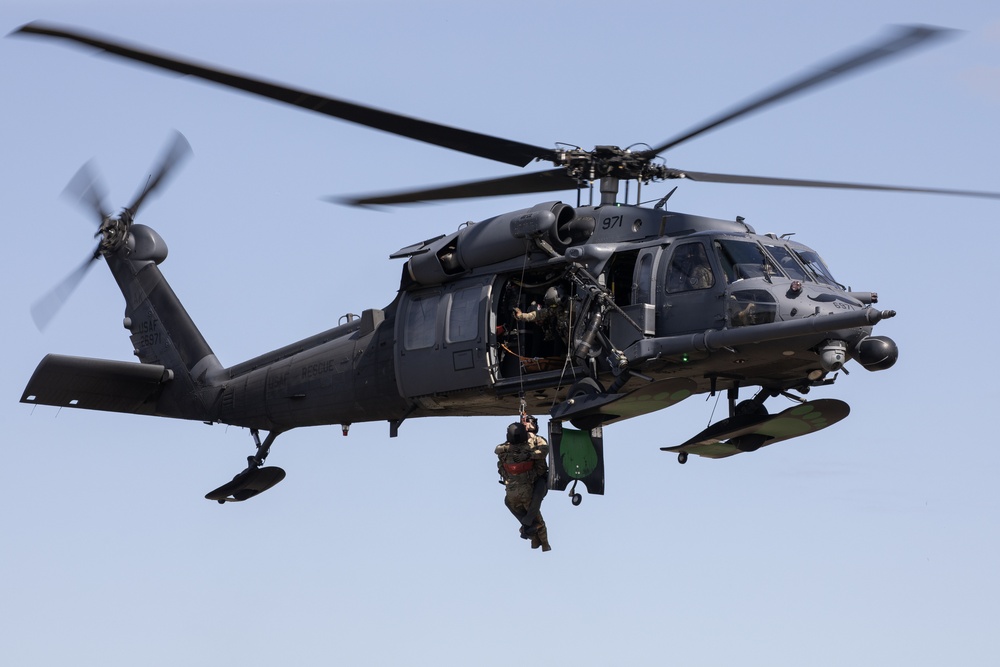 Alaska Air National Guardsmen showcase rescue demonstration during multi-agency hoist symposium