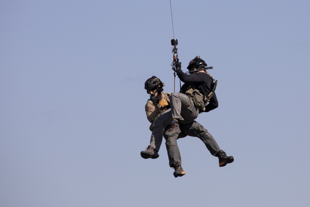 Alaska Air National Guardsmen showcase rescue demonstration during multi-agency hoist symposium