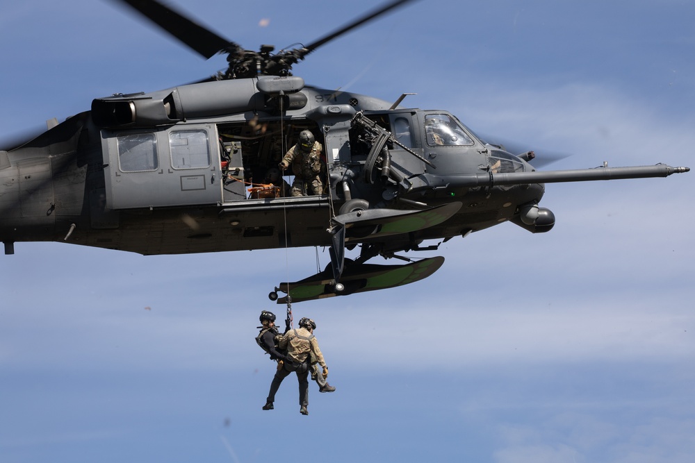 Alaska Air National Guardsmen showcase rescue demonstration during multi-agency hoist symposium