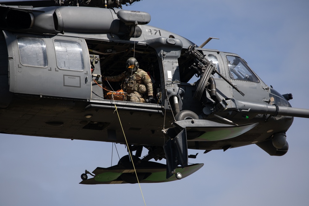 Alaska Air National Guardsmen showcase rescue demonstration during multi-agency hoist symposium