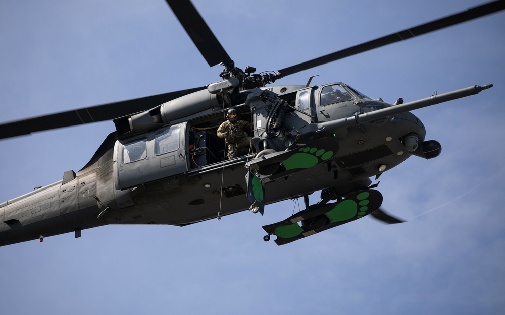 Alaska Air National Guardsmen showcase rescue demonstration during multi-agency hoist symposium