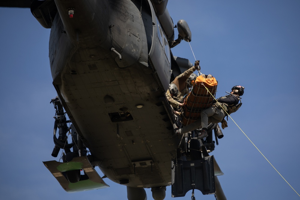 Alaska Air National Guardsmen showcase rescue demonstration during multi-agency hoist symposium