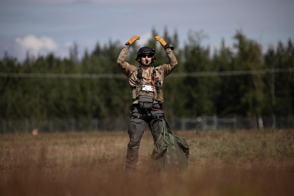Alaska Air National Guardsmen showcase rescue demonstration during multi-agency hoist symposium