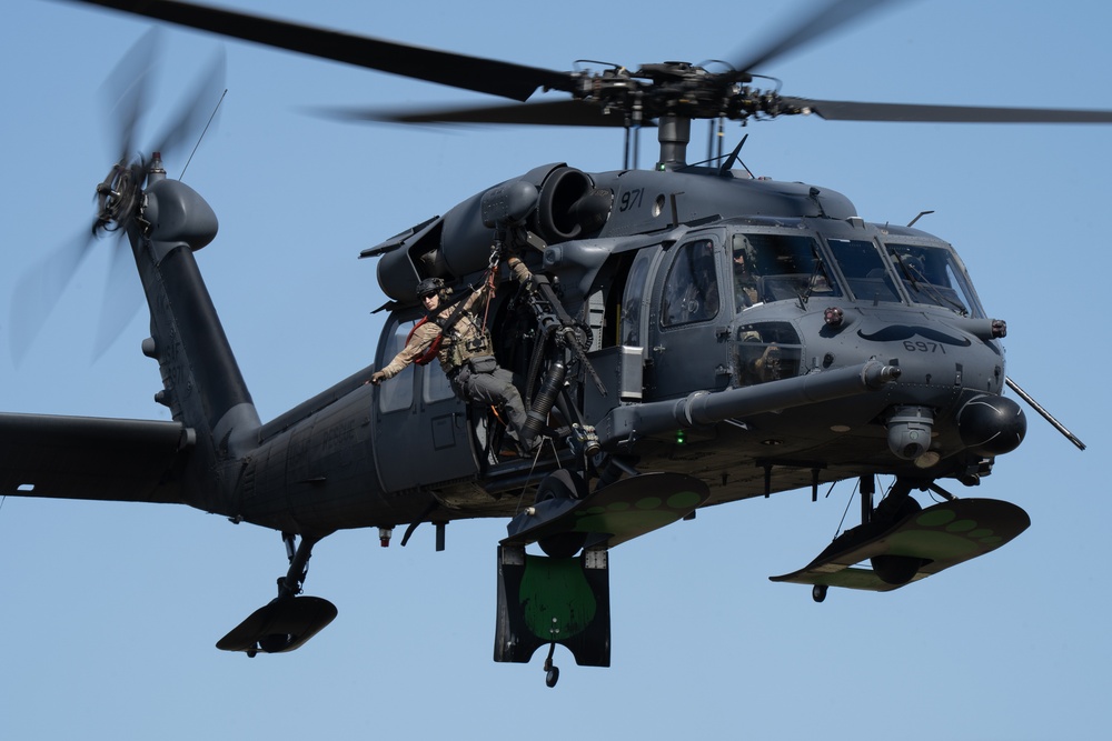 Alaska Air National Guardsmen showcase rescue demonstration during multi-agency hoist symposium
