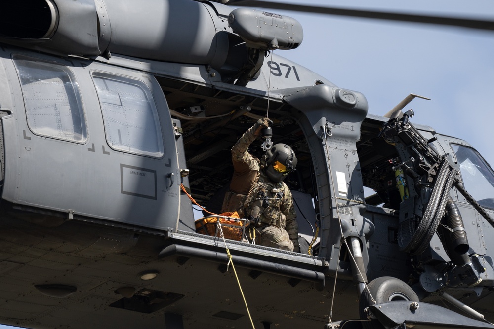 Alaska Air National Guardsmen showcase rescue demonstration during multi-agency hoist symposium