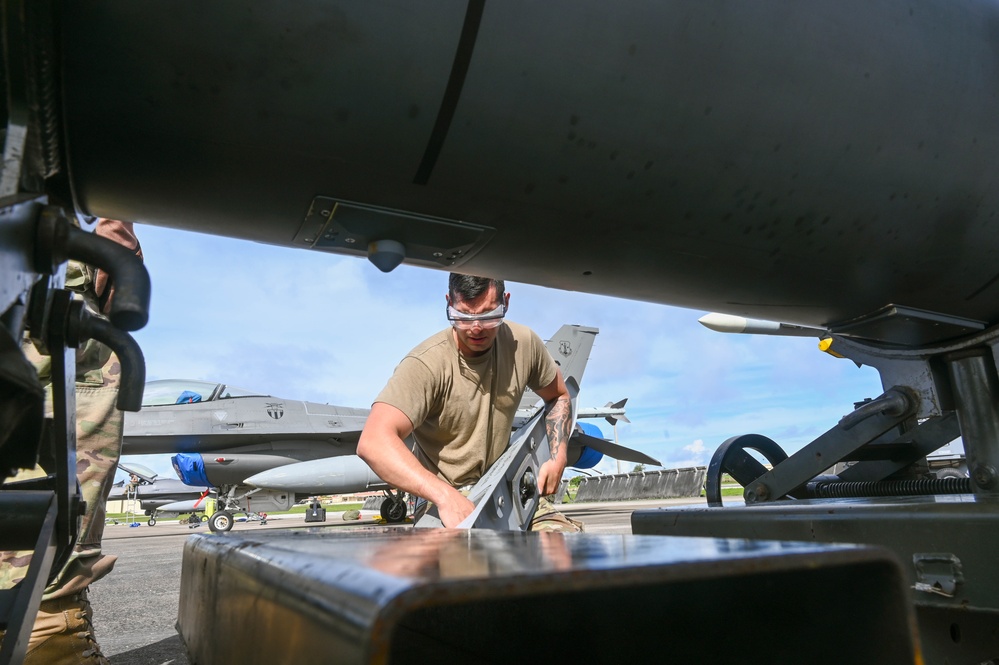 D.C. Air National Guard keeps F-16s mission ready during REFORPAC exercise