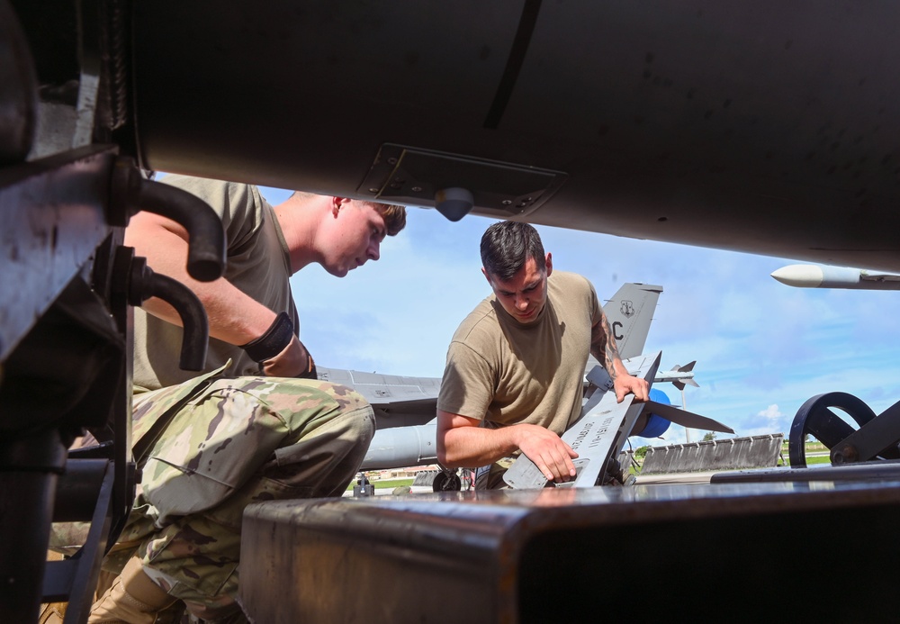 D.C. Air National Guard keeps F-16s mission ready during REFORPAC exercise