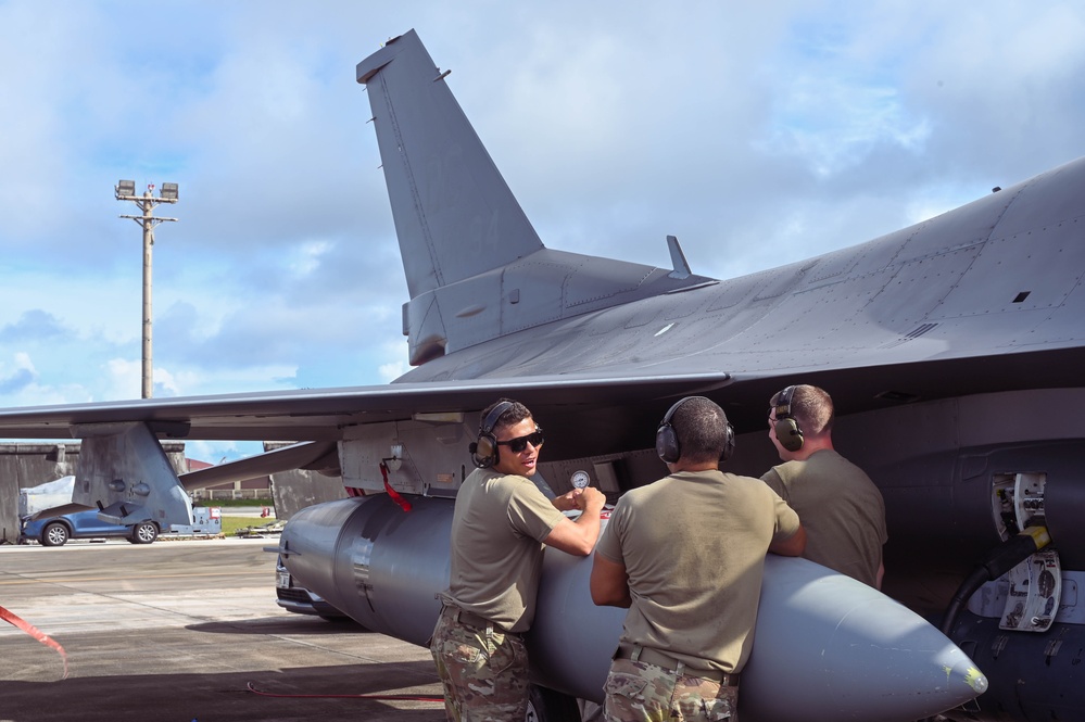D.C. Air National Guard keeps F-16s mission ready during REFORPAC exercise