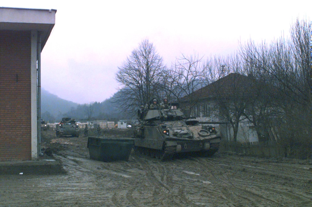 1st Armored Division Bradley Fighting Vehicles head for the Zone of Separation.