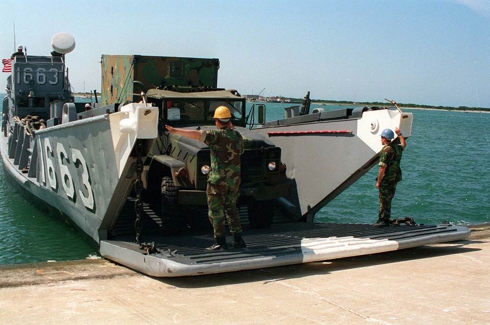 DVIDS - Images - 2nd Force Service Support Group loads on U.S. Navy ...