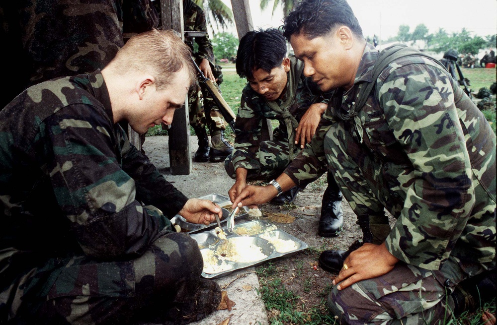 Thai and U.S. soldiers share Thai field chow.