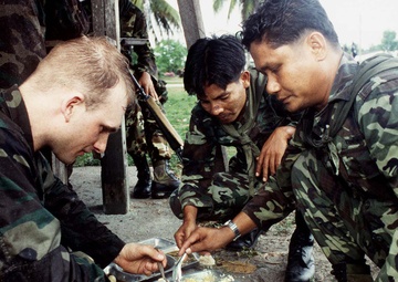Thai and U.S. soldiers share Thai field chow.