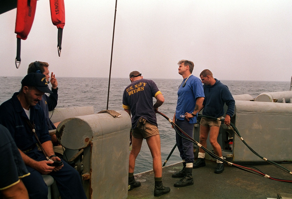 U.S. Navy divers tend the diving crew during search and recovery of TWA Flight 800.