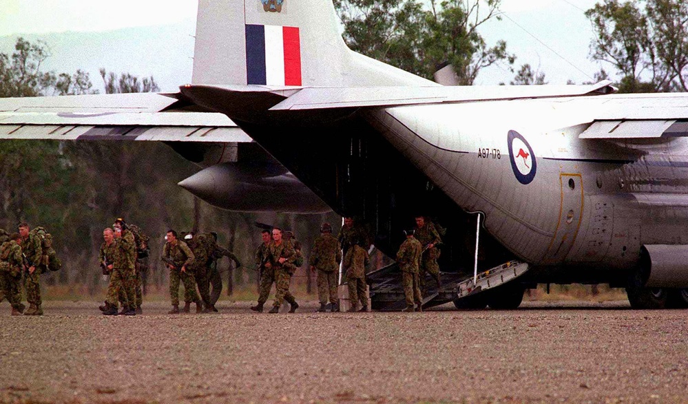 Australian 107th Battery, 4th Field Regiment deploys for Tandem Thrust '97.