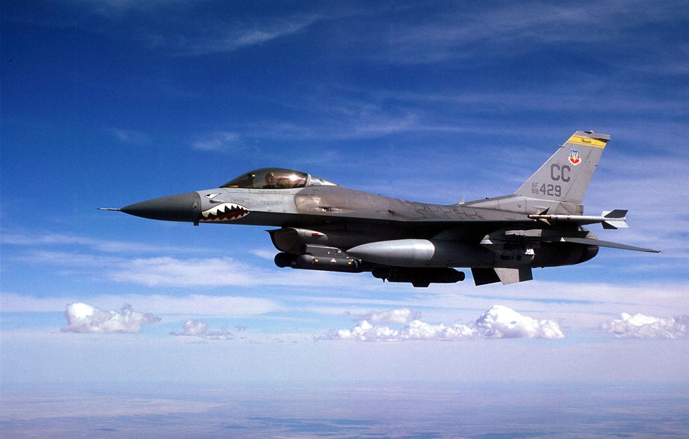 F-16 Fighting Falcon returns from a Roving Sands '97 bombing mission.
