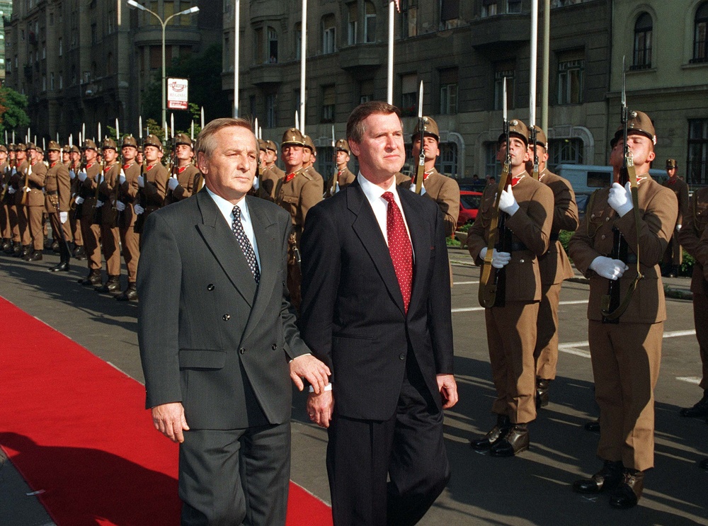 Secretary Cohen inspects the honor guard with Hungarian Defense Minister Keleti.