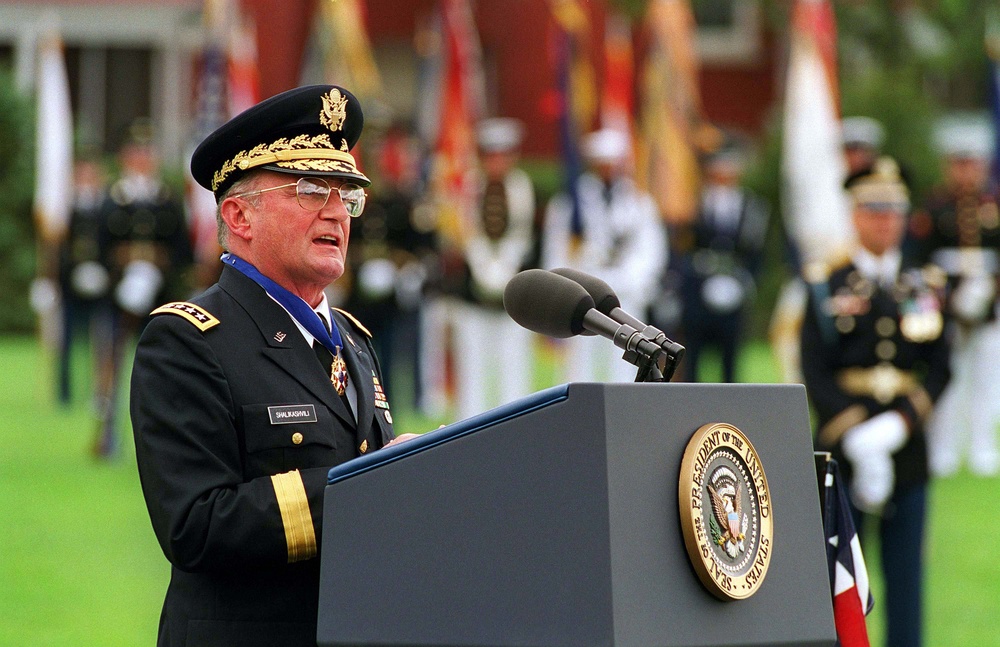 Gen. Shalikashvili delivers his remarks during his farewell ceremony at Fort Myer, Va.